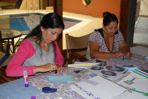 Clases de Scrapbooking San Jose  Costa Rica Distressing Envejecido Daubbers