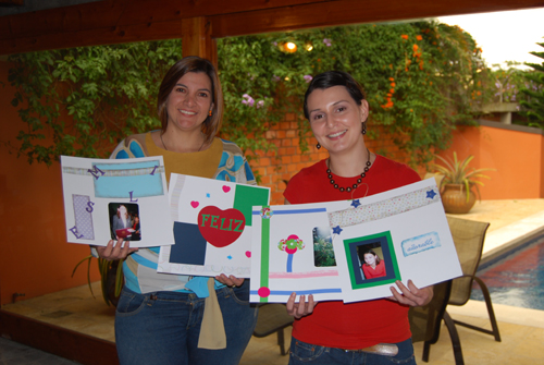 Clases de Scrapbooking San Jose Costa Rica con Sandra Valencia Feliz Corazones Distressing